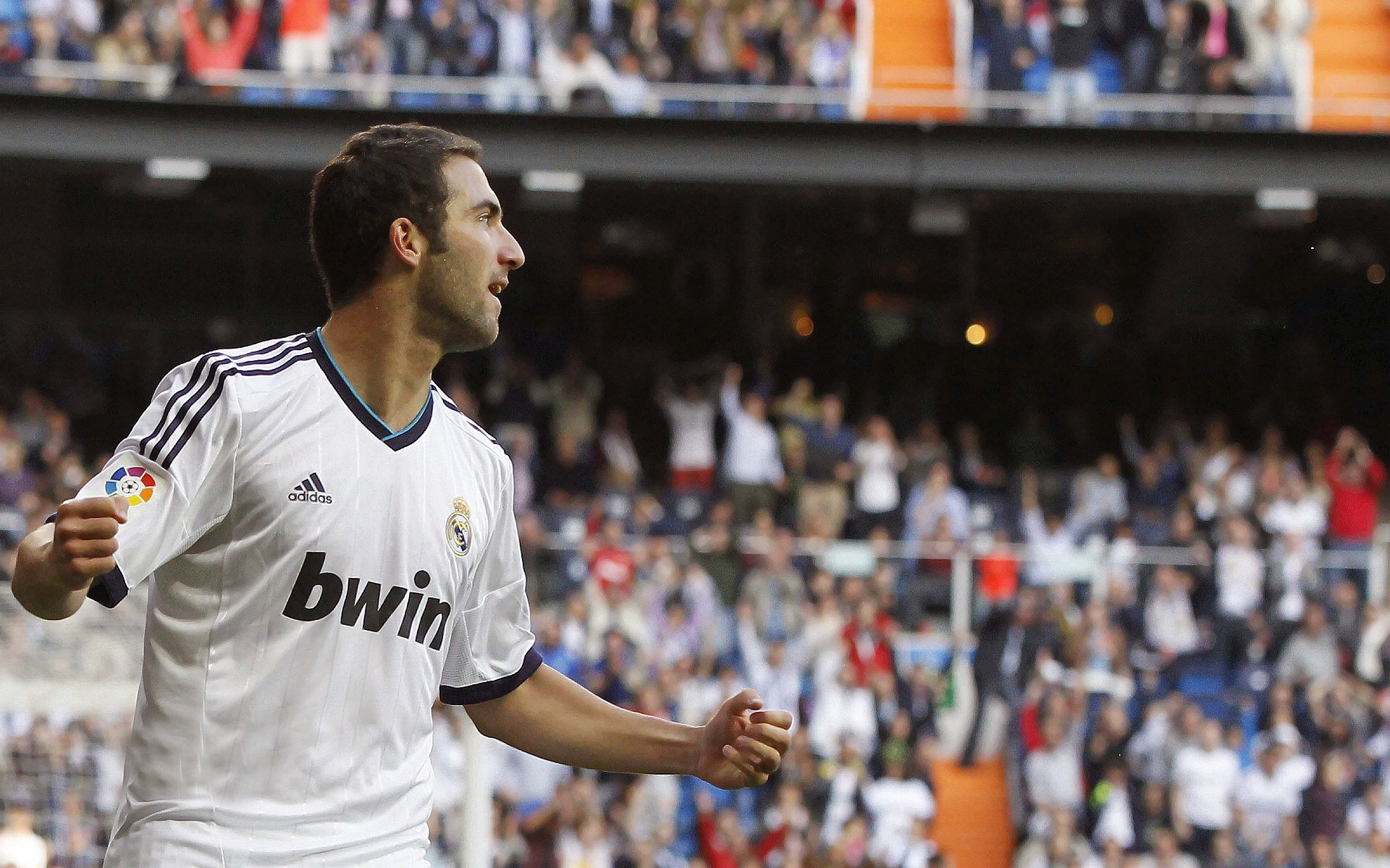 欧洲杯历史经典：迷人瞬间永载史册，欧洲杯的传奇和历史